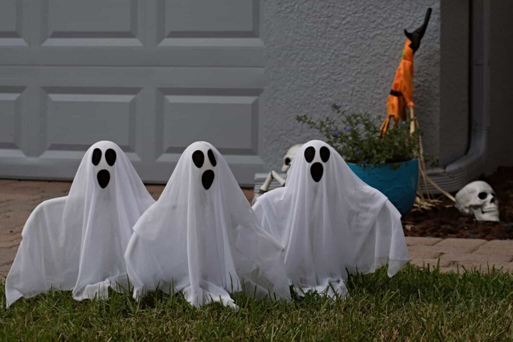 Ghosts in The Graveyard