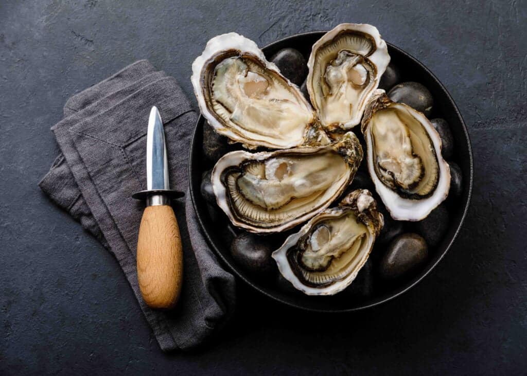 Preparing the Oysters